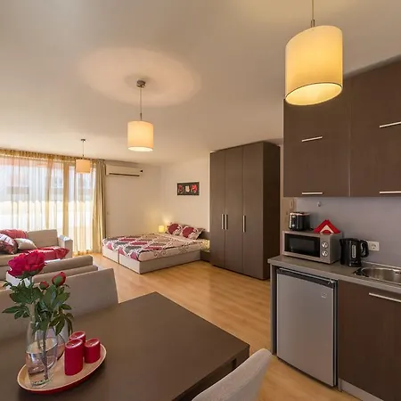 Academica Apartahotel 2*