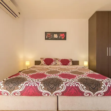 Apartahotel Academica Sofía