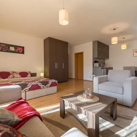 Aparthotel Academica 2*